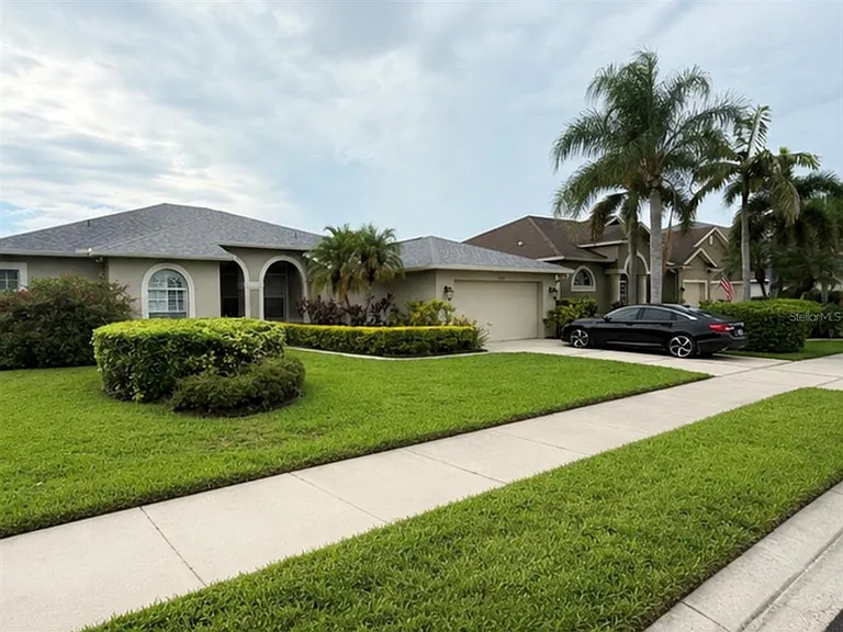 4910 Flagstone Dr — Photo 2