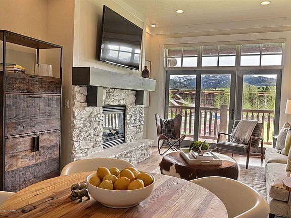 3rd image of 122 Hastings Dr #306
