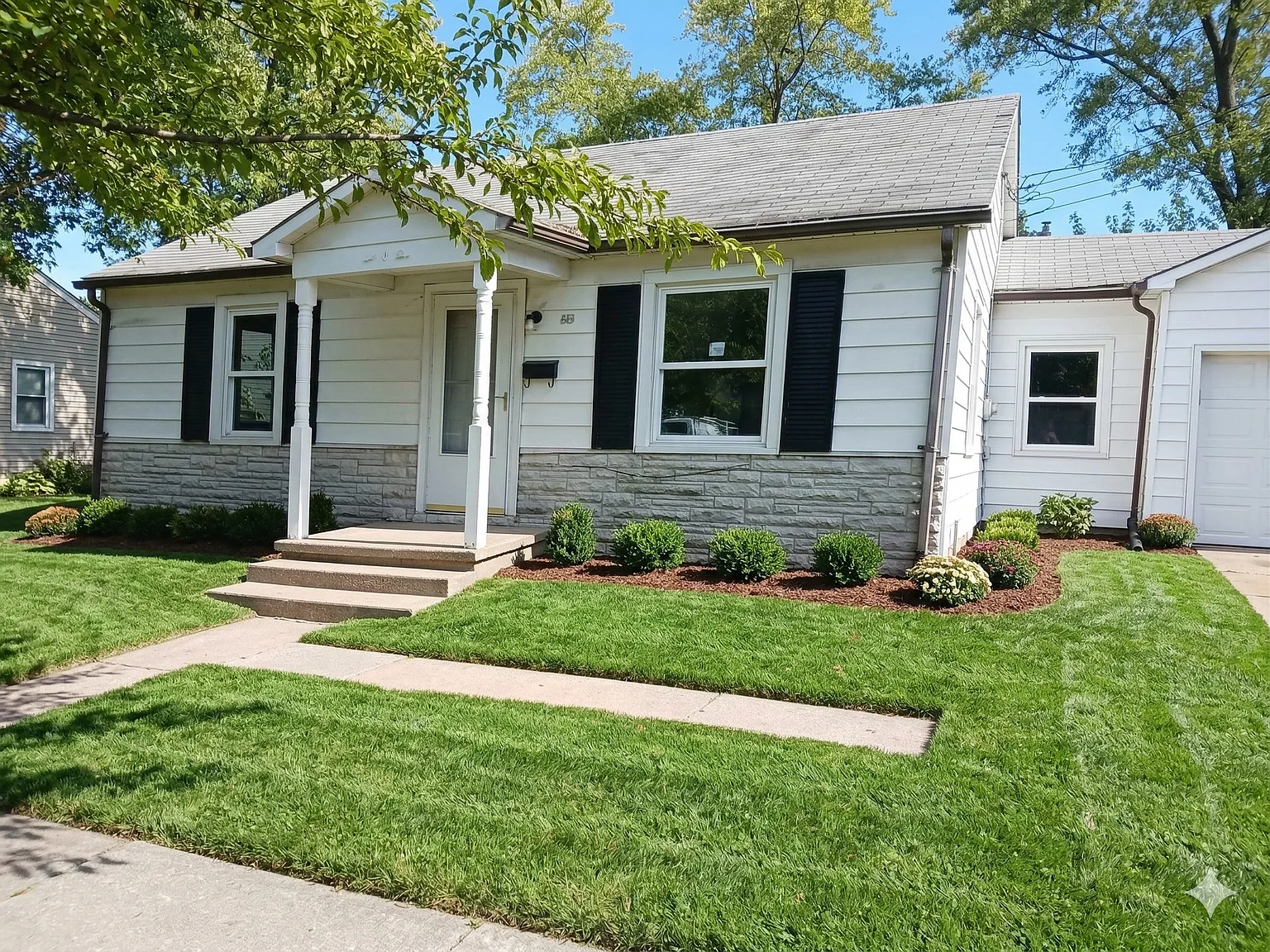 3 bed, 1200 sqft, $1,259 — Photo 1