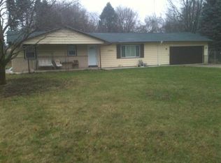 16060 Brookside Dr, Buchanan, MI 49107