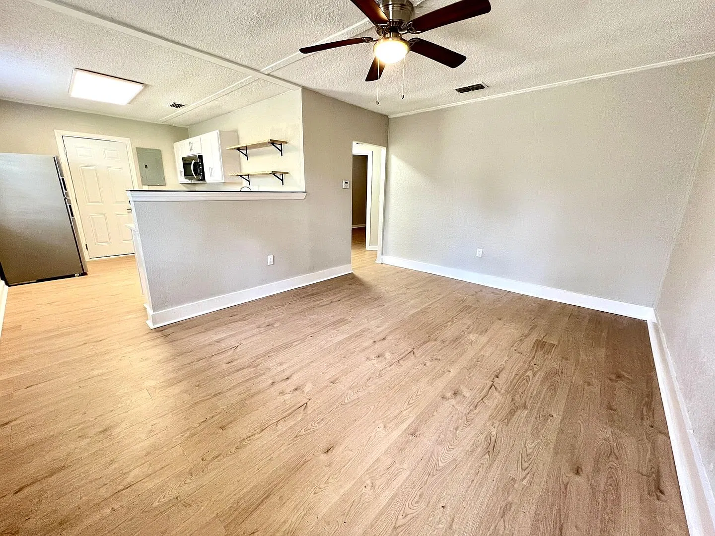 Renovated 2 Bedroom Jacksonville Heights Duplex Apartment — Photo 2