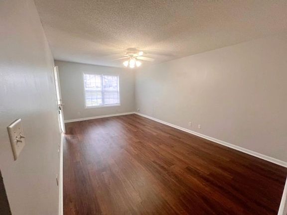 4th image of 439 Cranklen Cir