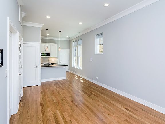 4th image of 1912 N Dayton St APT 1R