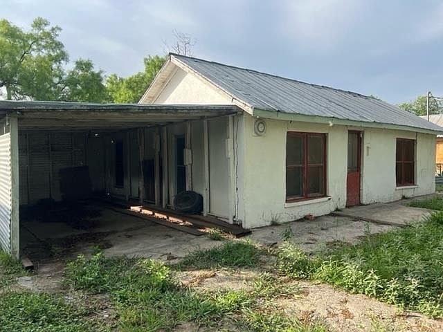 2nd image of 405 Rio Grande St