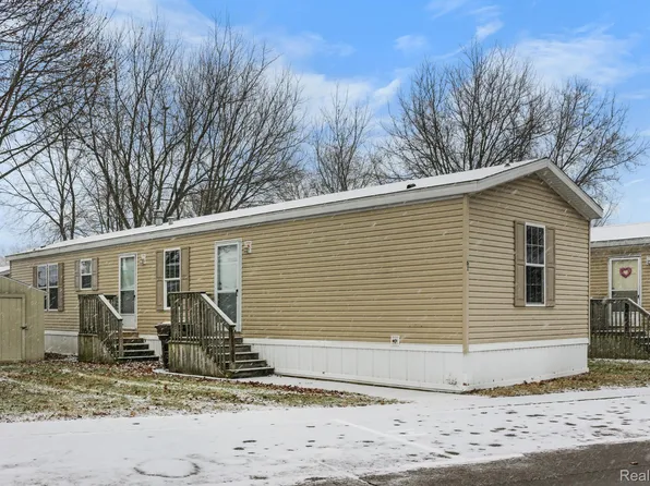 51074 Mott Rd Trailer 61, Canton, MI 48188