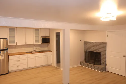 27 Hoyt St Photo 1