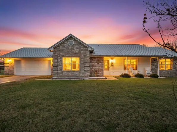 1303 Hutchins Ln, Springtown, TX 76082