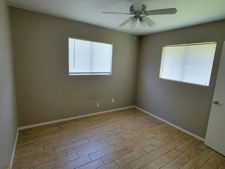 6422 Vincent Dr — Photo 9