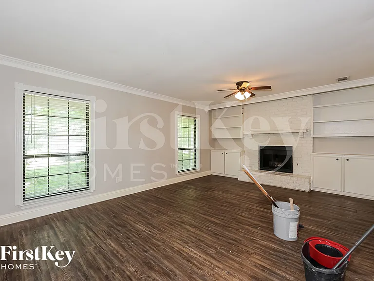 213 Ripplewood Dr — Photo 2