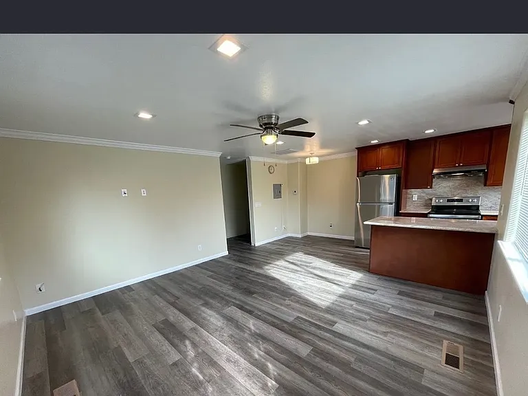 12917 Aurora Dr #A — Photo 2