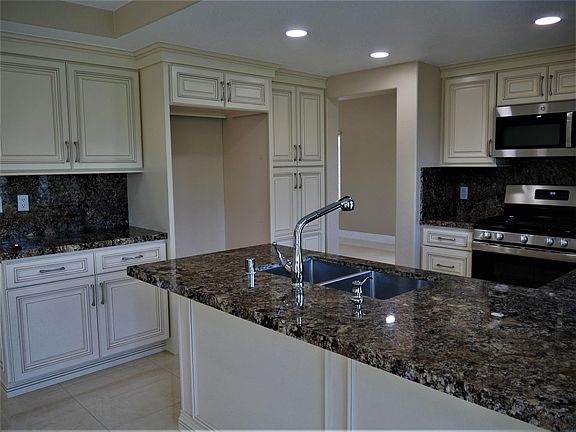 5th image of 78610 Alden Cir