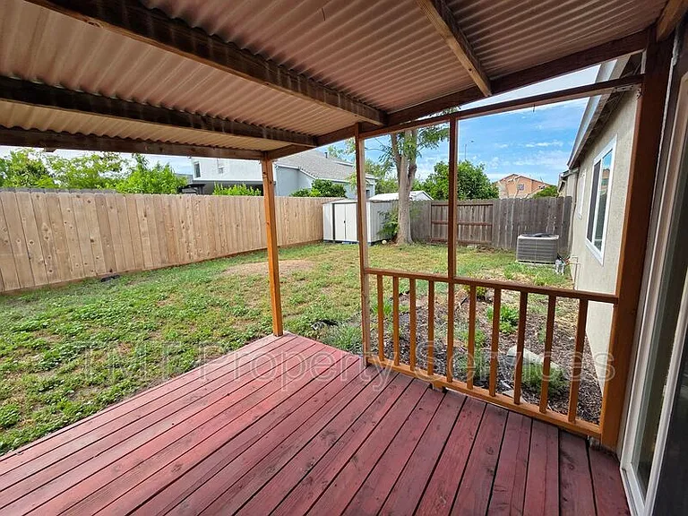 2234 Wall St — Photo 14