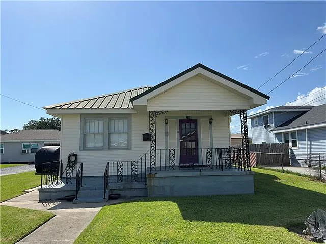 2 bed, 1.0 bath, 1056 sqft, $2,600 — Photo 1