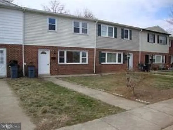 108 Charles Pl photo 1