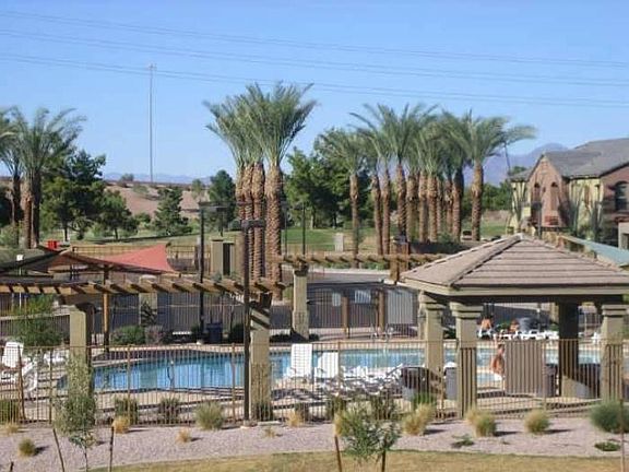 Walking distance to golf