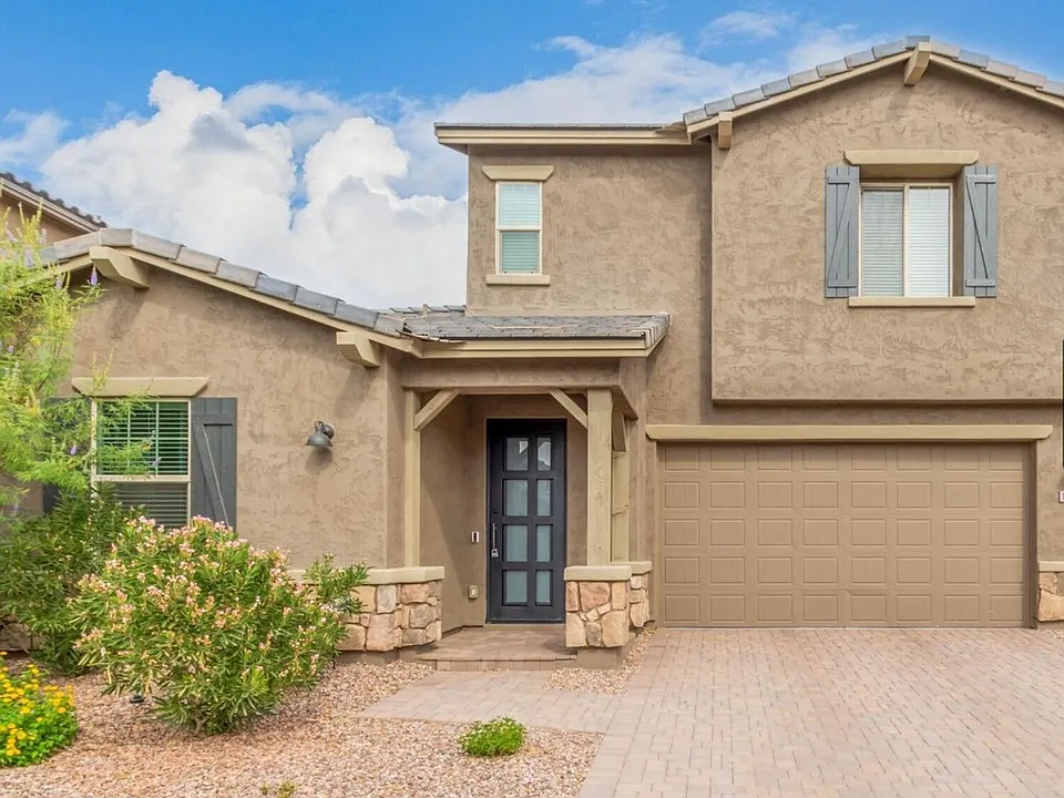 1099 N 70th Way