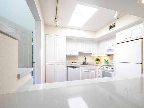 5th image of 2 Ash Ave APT 3