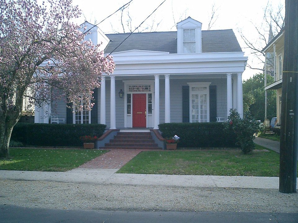 Historic New Orleans Center-hall Cottage