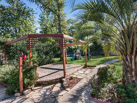 4th image of 2606 Sandlewood Cir