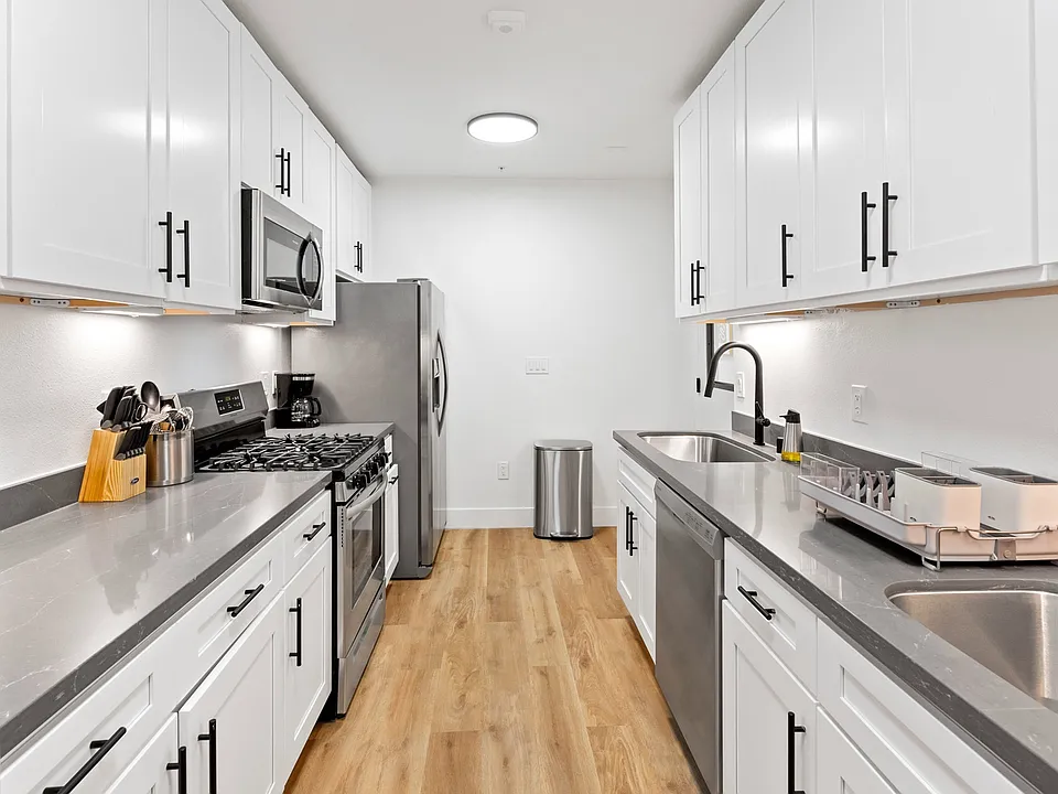 JSN_2ndFlKitchen_05_600kb