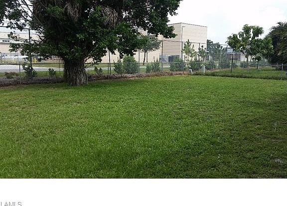 3rd image of 2407 Dupree St