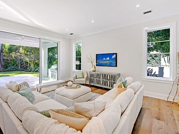 5th image of 1920 Alta Vista St
