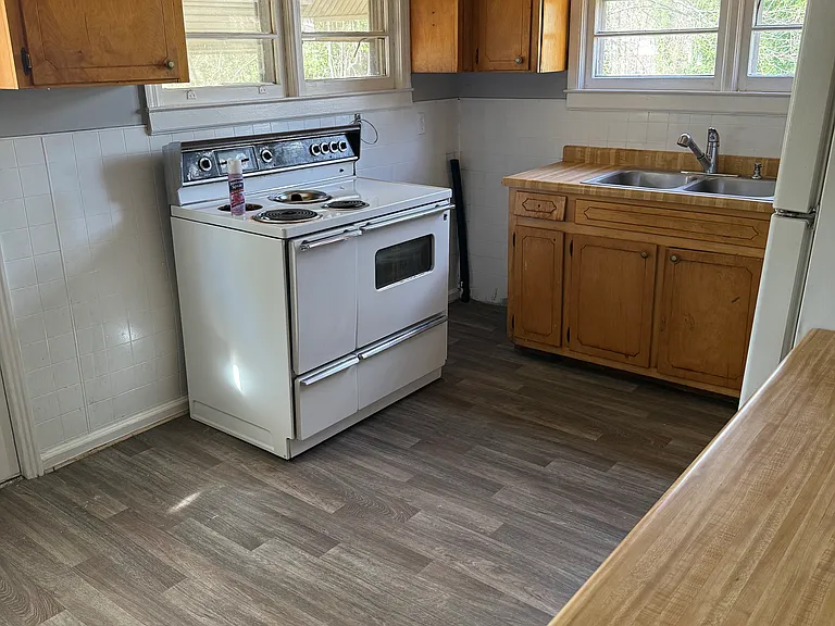 310 Walker Dr — Photo 9