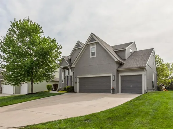 15611 Linden Ln, Overland Park, KS 66224
