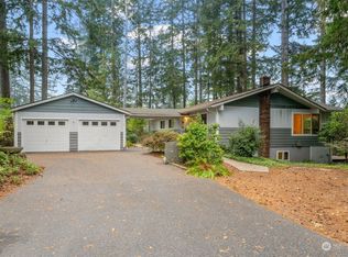 30 E Bay Pl, Allyn, WA 98524