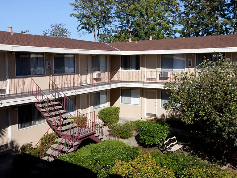 Park Regent Apartments — Photo 1