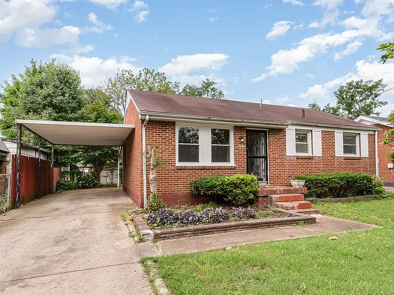 6117 Morrow Rd — Photo 2