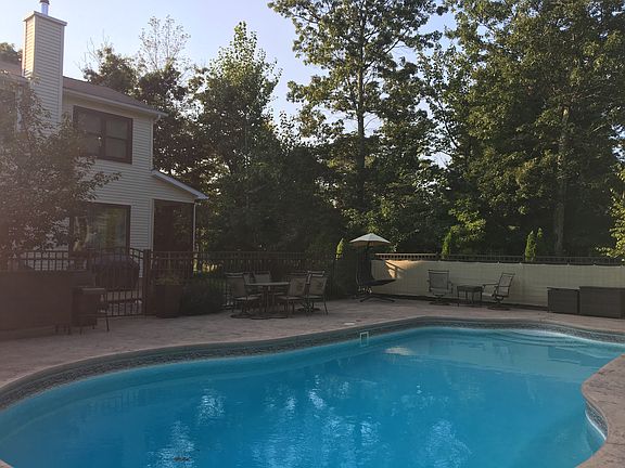 2nd image of 7 Masten Lake Ct
