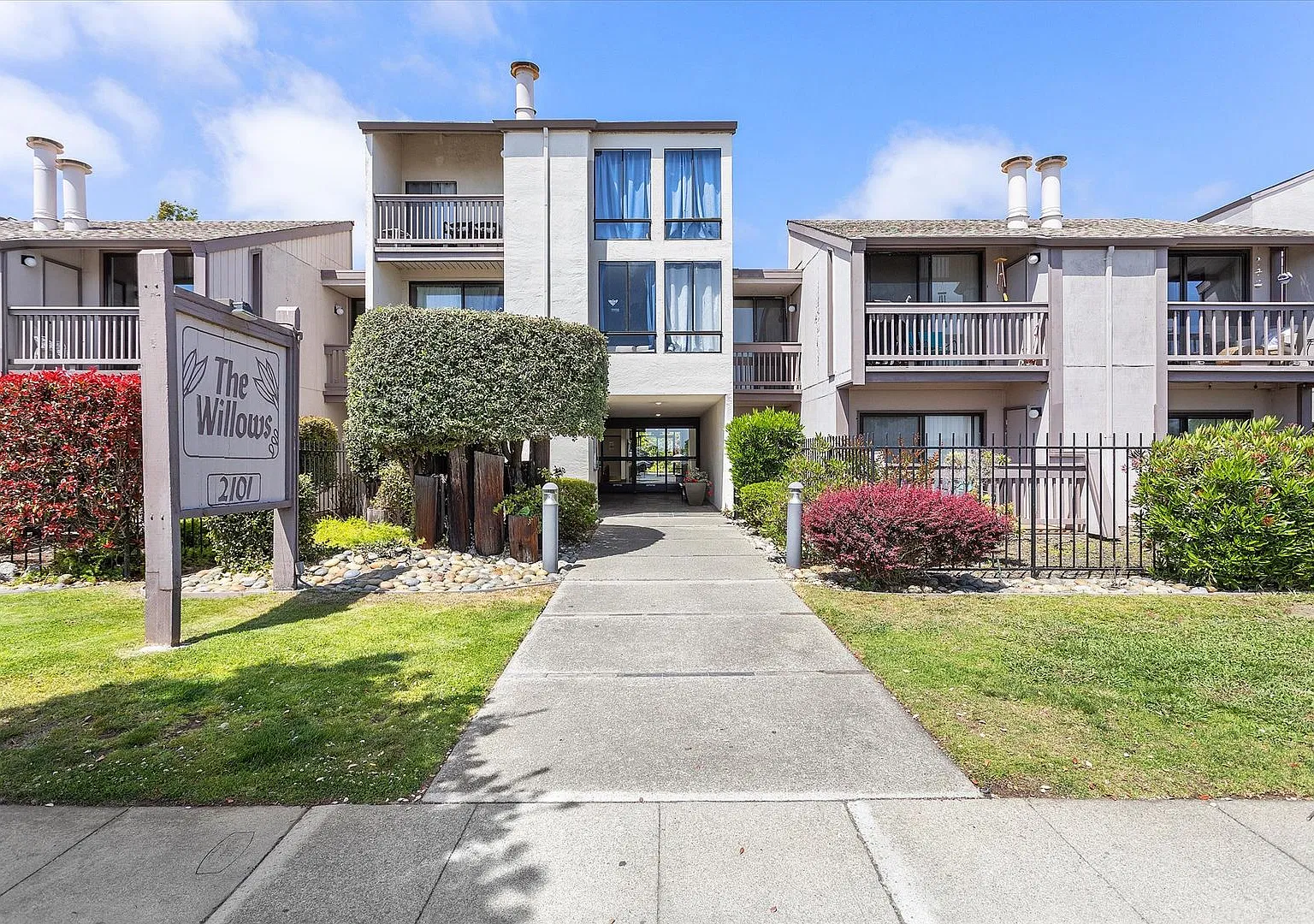 2101 Shoreline Dr #348 - 3 bedroom | 2 bath | Condo — Photo 1