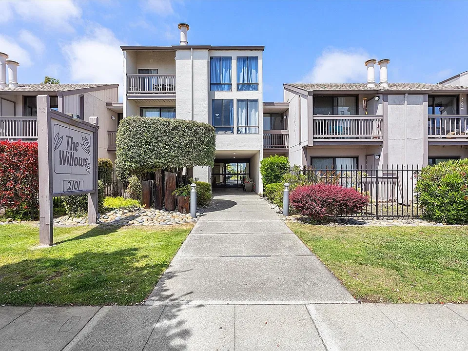 2101 Shoreline Dr #348