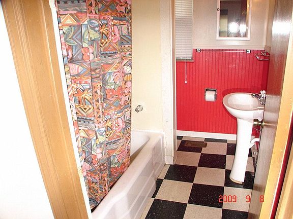 3rd image of 118 W 5th Ave APT 1