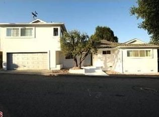 7043 Macapa Dr, Los Angeles, CA 90068