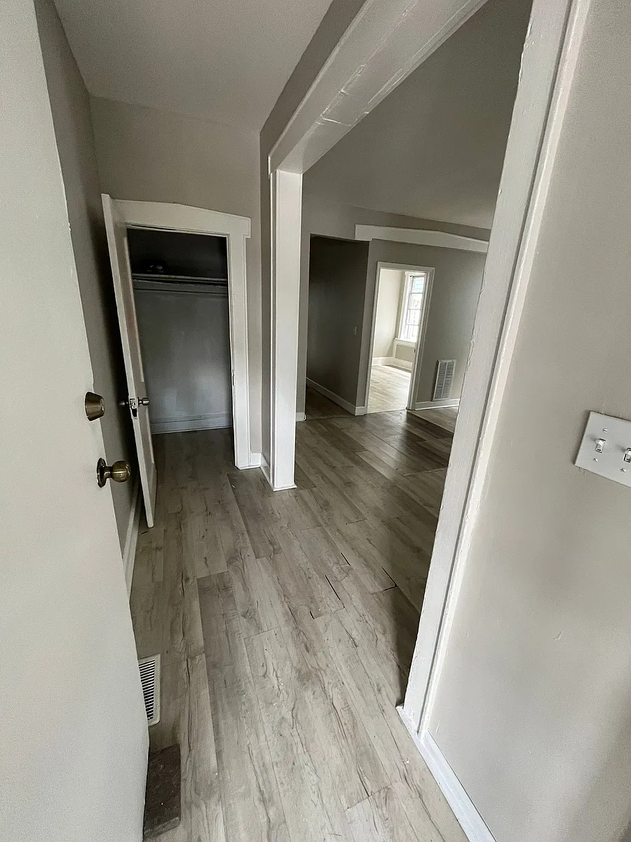 Building Photo - 203 Renner Ave #1
