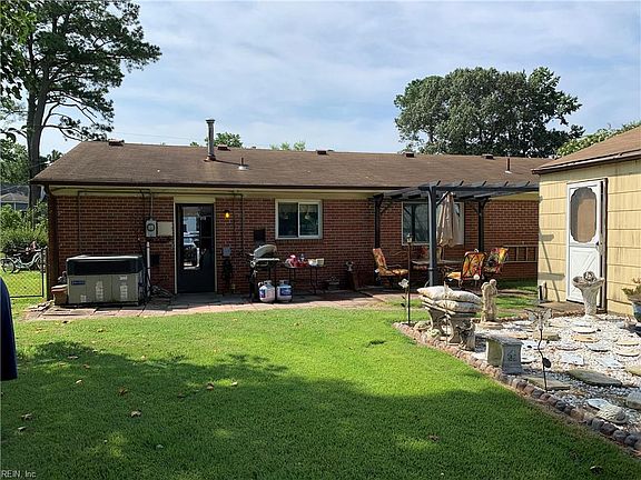 3rd image of 3412 Victoria Dr