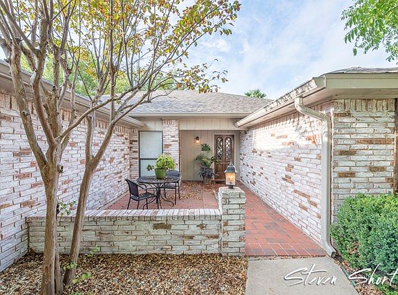 2nd image of 2025 Augusta Dr