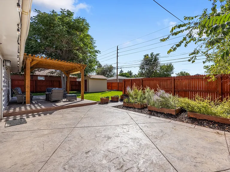 3613 N Harrison St — Photo 9