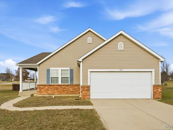 3837 Winward Way Dr, Swansea, IL 62226