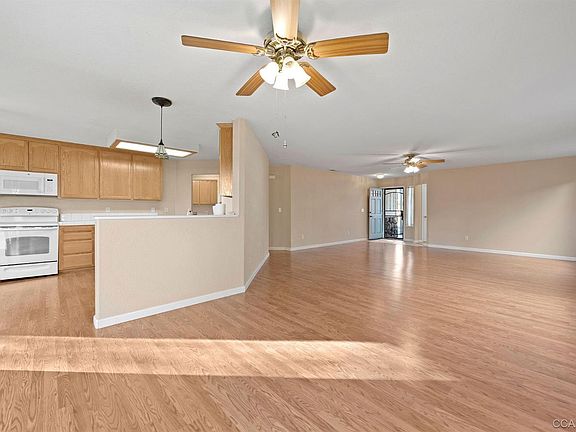 4th image of 978 Country Ln #16