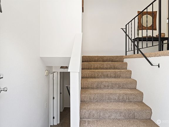 Wide entryway.>