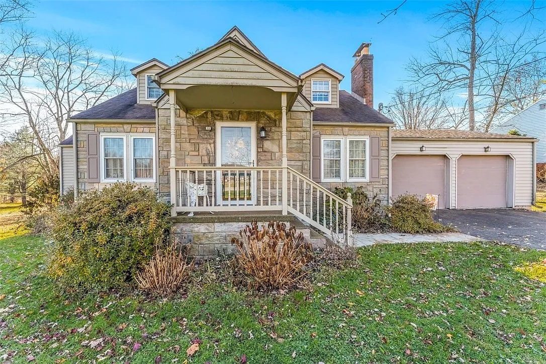 104 E Maitland Ln photo 1