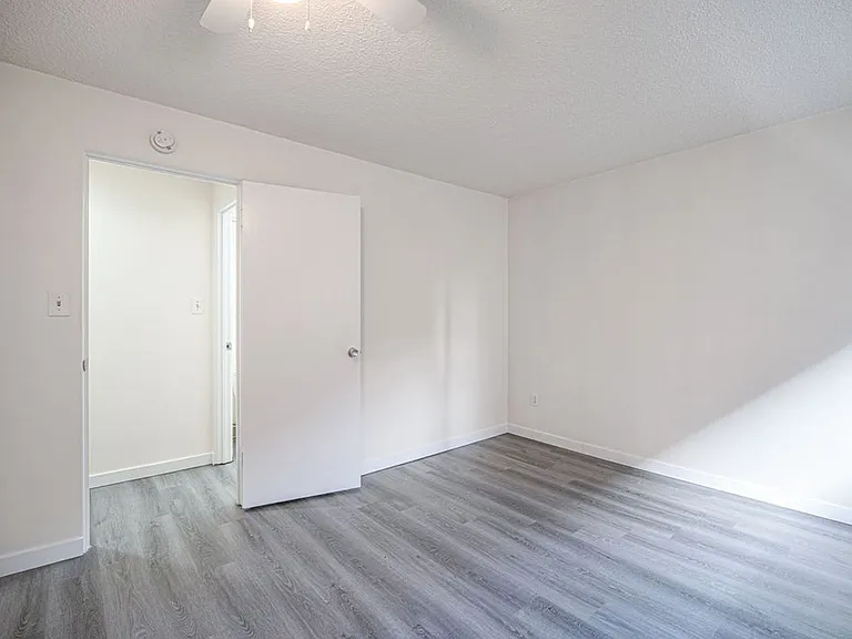 Clift House Apartments — Photo 16