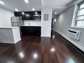 6119.5 N Kenmore Ave