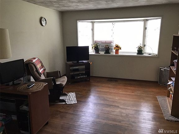 3rd image of 18515 38th Ave S