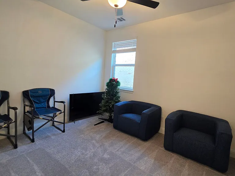 1513 Larson Ln — Photo 32