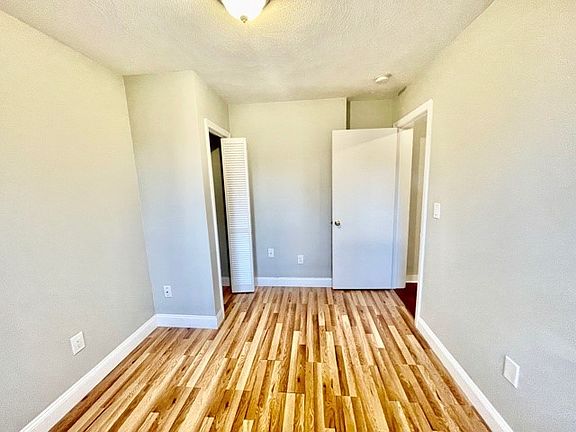 4th image of 212 Hanover St #3