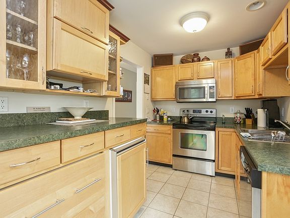 5th image of 207 Alexandra Ct